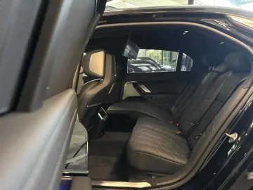 750e xDrive HUD PANO ACC 360°KAM RFK NAVI LED