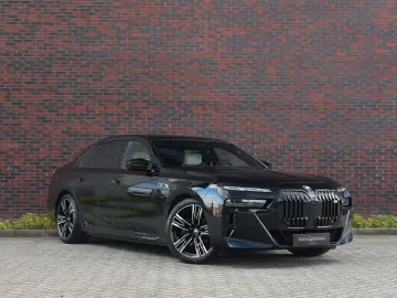 M760e xDrive  SkyLounge Individual B&W