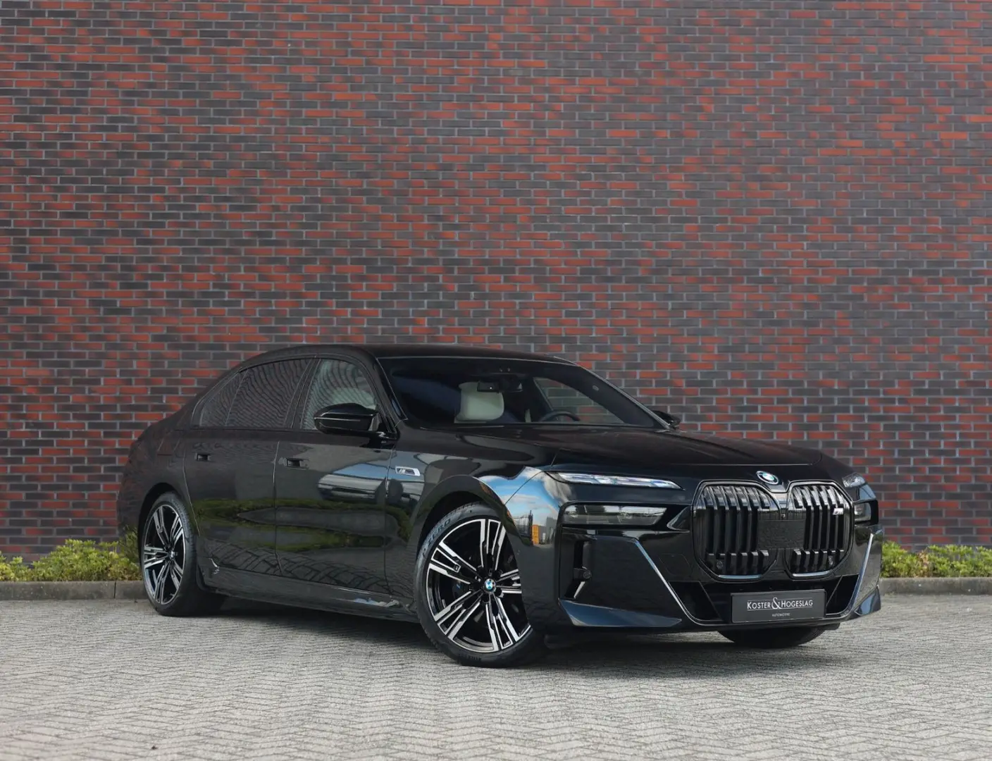 M760e xDrive *SkyLounge*Individual*B&W*