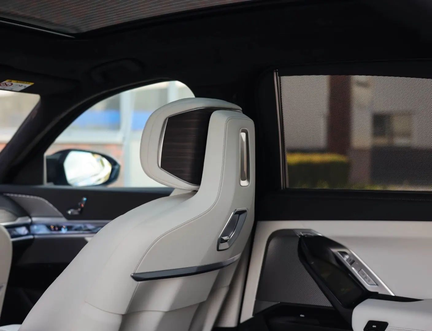 M760e xDrive *SkyLounge*Individual*B&W*