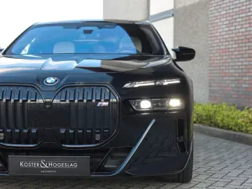 M760e xDrive *SkyLounge*Individual*B&W*