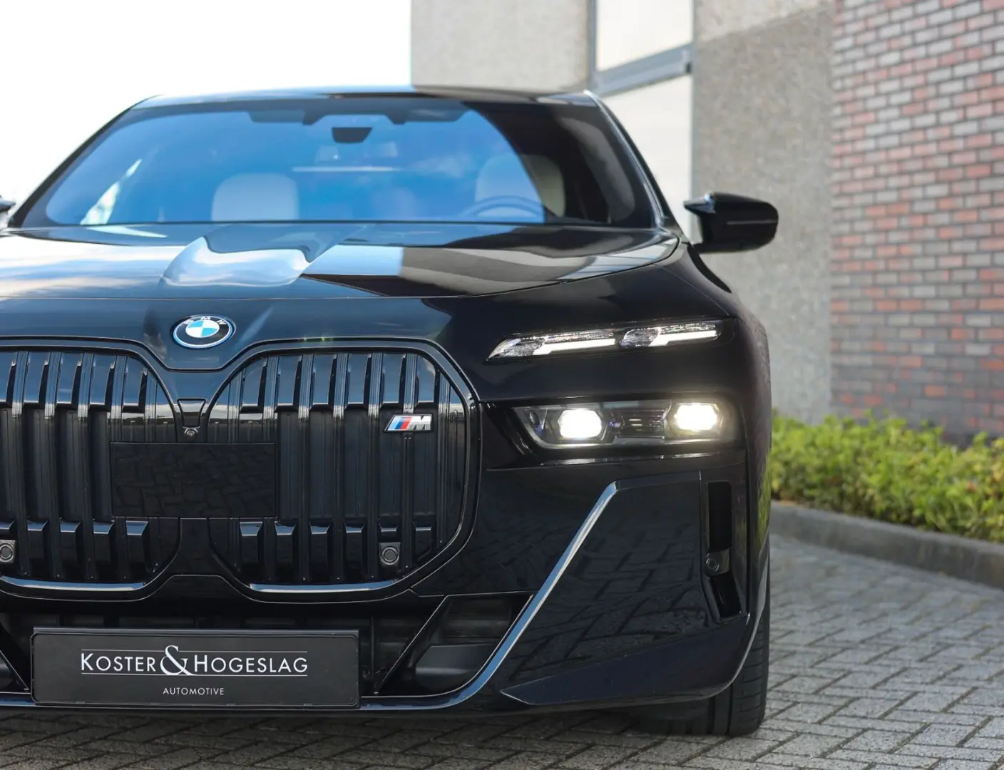 M760e xDrive *SkyLounge*Individual*B&W*