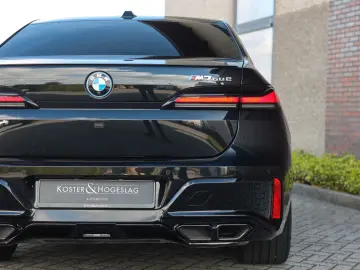 M760e xDrive *SkyLounge*Individual*B&W*