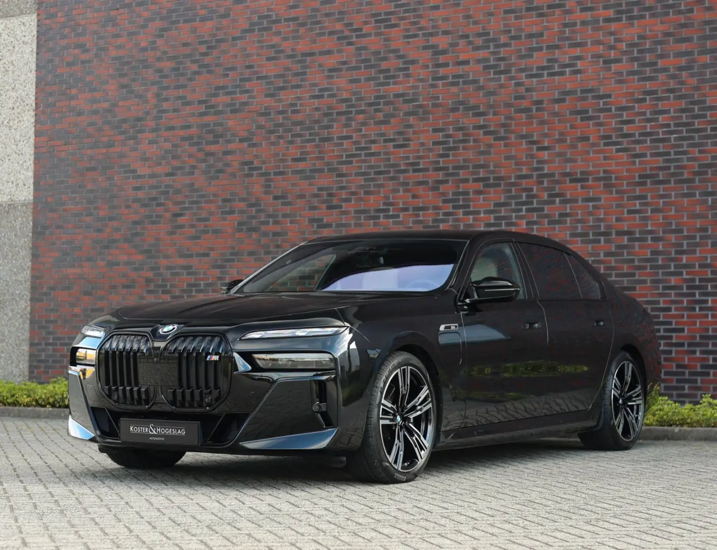 M760e xDrive *SkyLounge*Individual*B&W*