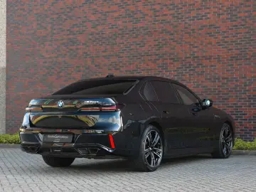 M760e xDrive *SkyLounge*Individual*B&W*