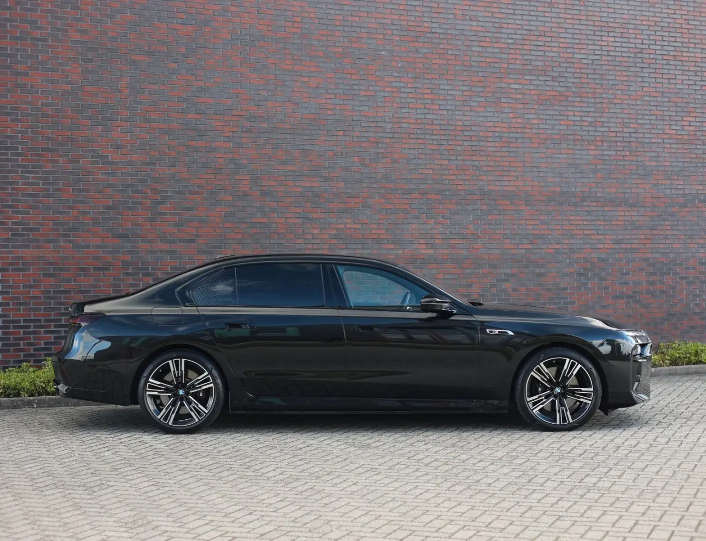 M760e xDrive *SkyLounge*Individual*B&W*