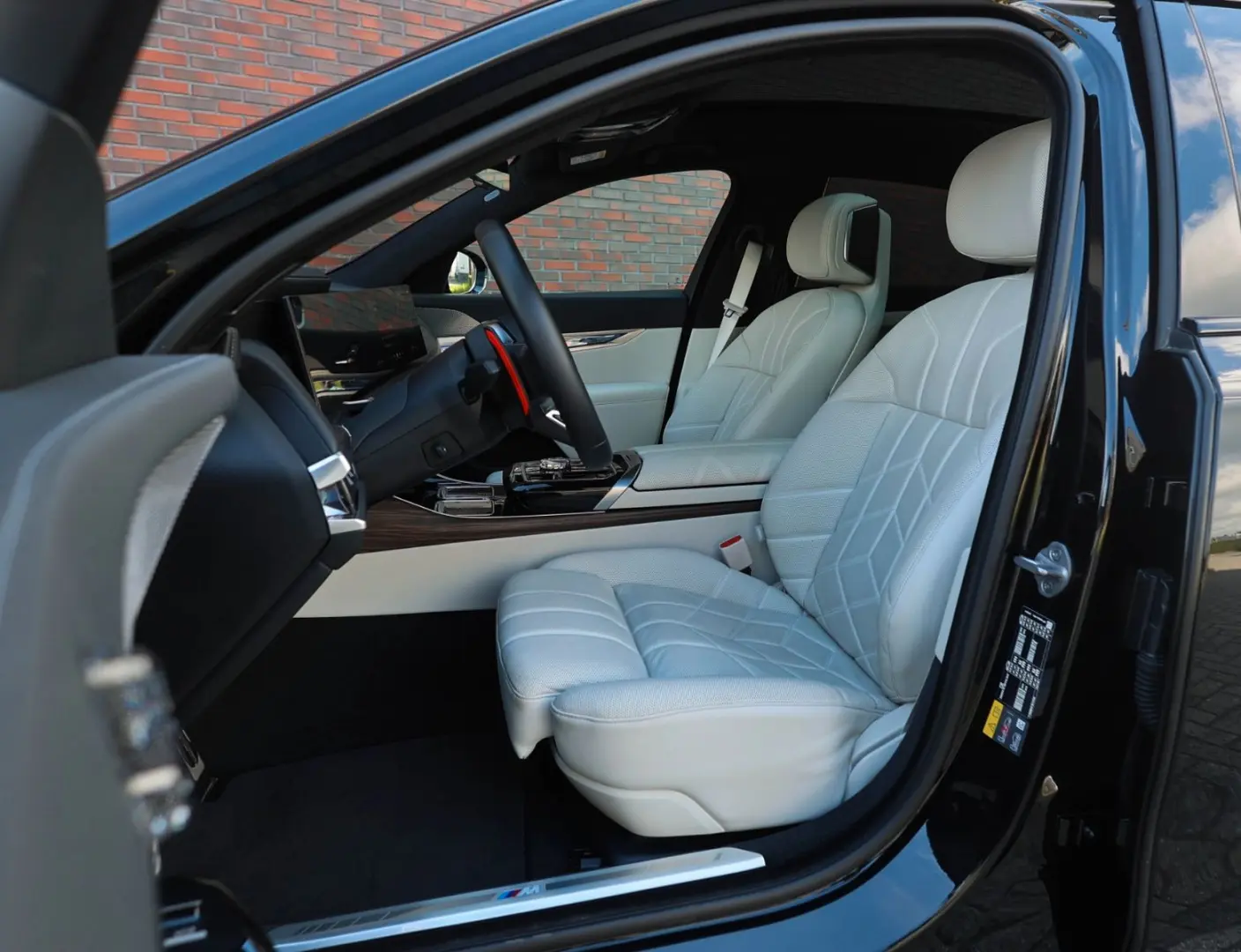 M760e xDrive *SkyLounge*Individual*B&W*