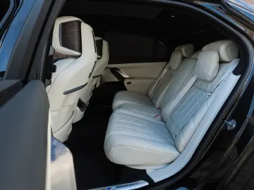 M760e xDrive *SkyLounge*Individual*B&W*