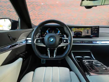 M760e xDrive *SkyLounge*Individual*B&W*