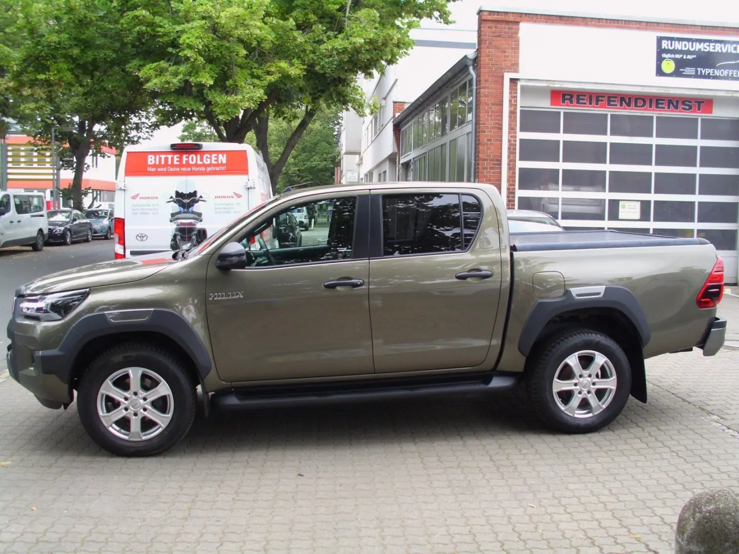Hilux  Double Cab Invincible 4x4