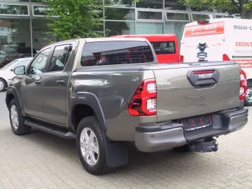 Hilux  Double Cab Invincible 4x4