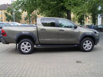 Hilux  Double Cab Invincible 4x4