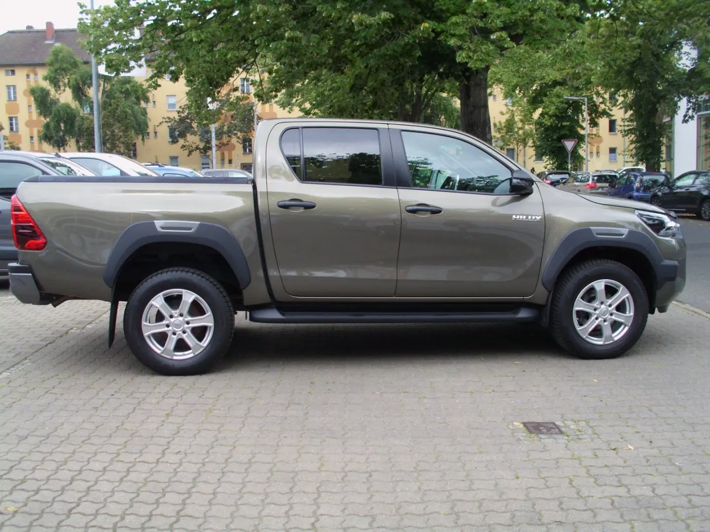 Hilux  Double Cab Invincible 4x4