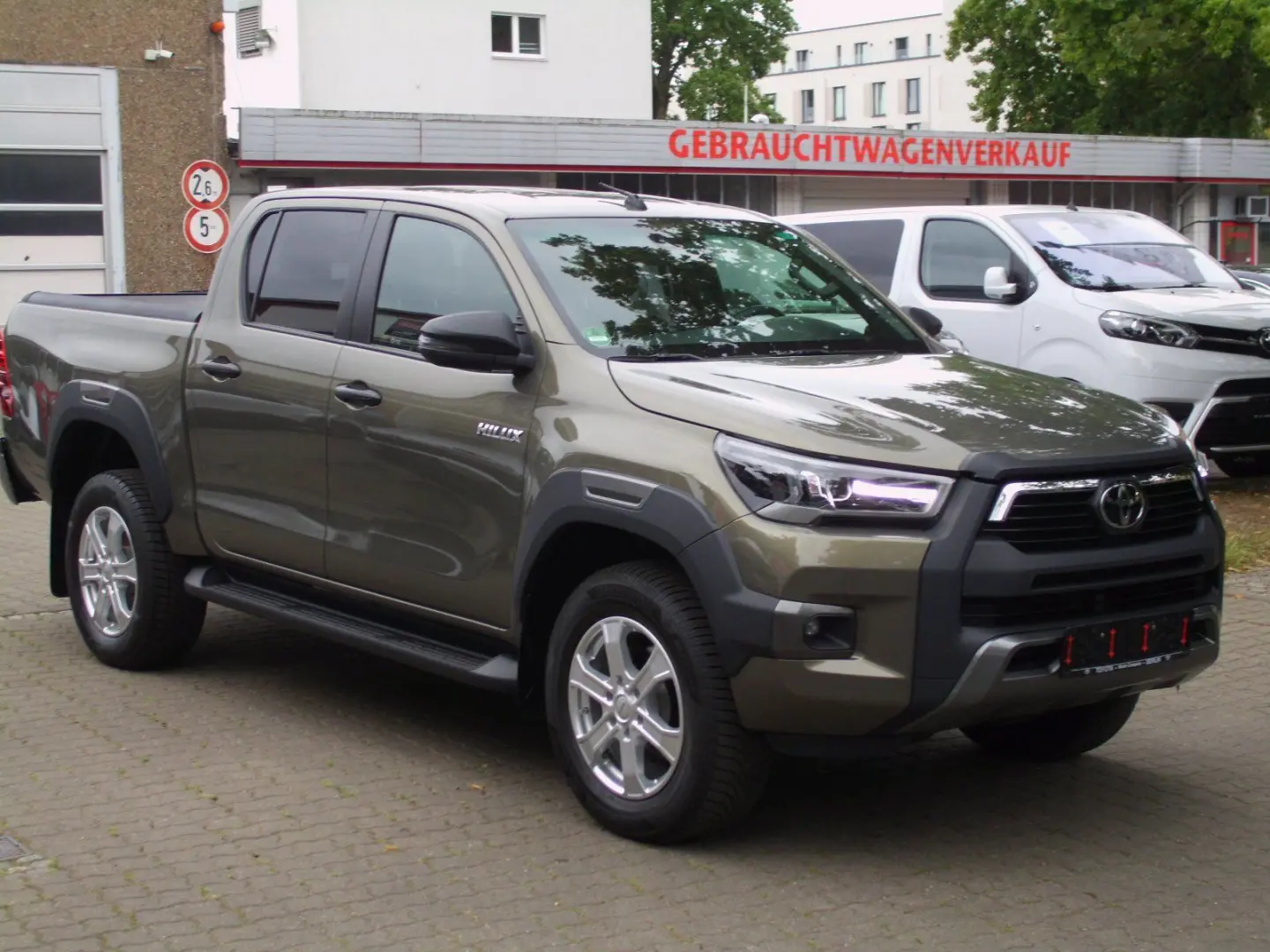Hilux  Double Cab Invincible 4x4