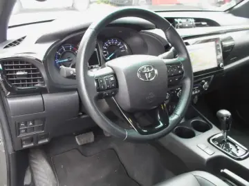 Hilux  Double Cab Invincible 4x4