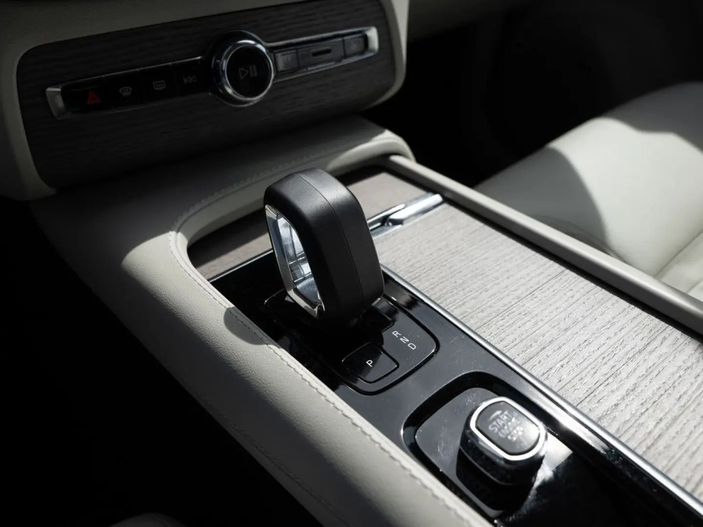 XC90 B5 AWD Ultimate Bright ACC AHK HUD 7-SITZER