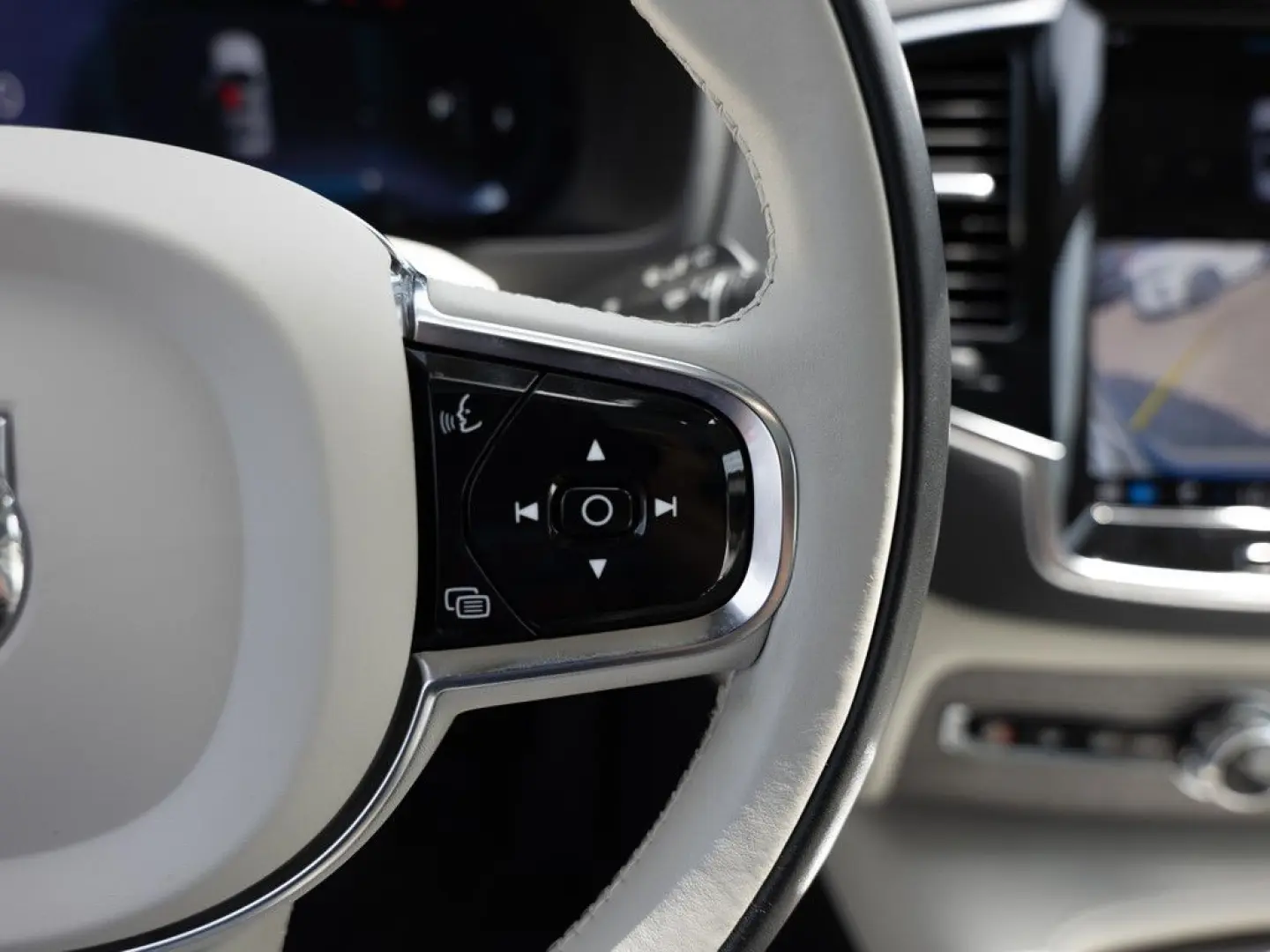 XC90 B5 AWD Ultimate Bright ACC AHK HUD 7-SITZER