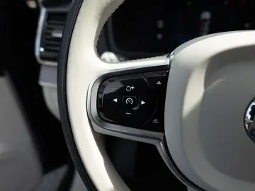 XC90 B5 AWD Ultimate Bright ACC AHK HUD 7-SITZER