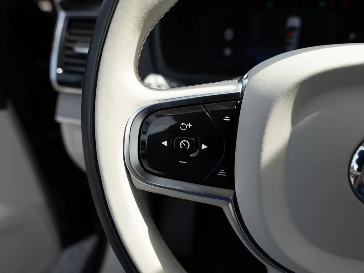 XC90 B5 AWD Ultimate Bright ACC AHK HUD 7-SITZER