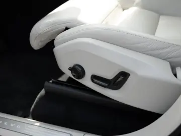 XC90 B5 AWD Ultimate Bright ACC AHK HUD 7-SITZER