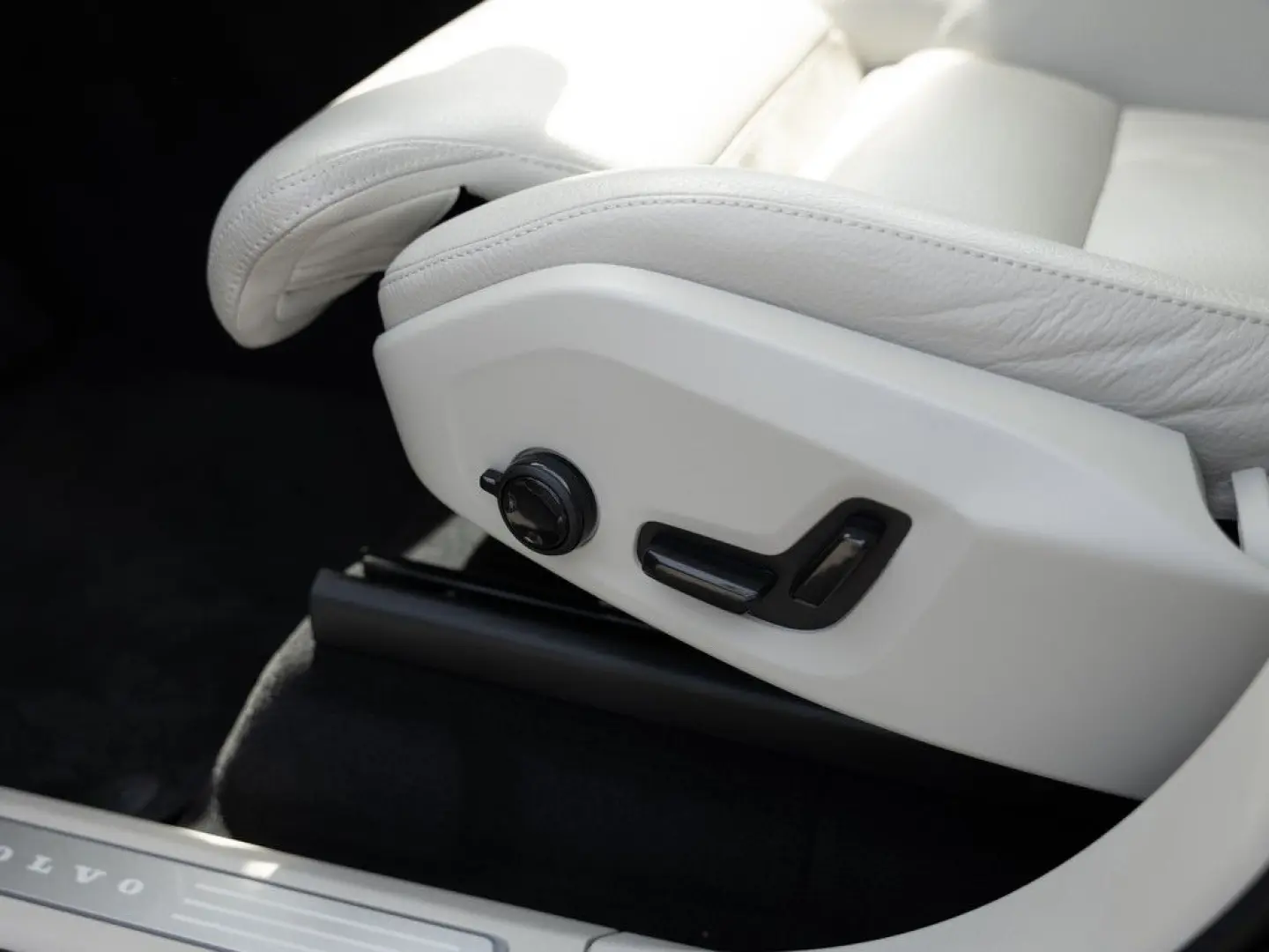 XC90 B5 AWD Ultimate Bright ACC AHK HUD 7-SITZER