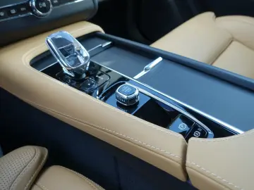 XC90 Ultra, T8 AWD/Massage/360°/Pano/FourC/AHK