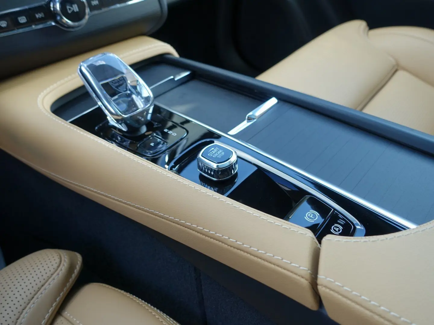 XC90 Ultra, T8 AWD/Massage/360°/Pano/FourC/AHK