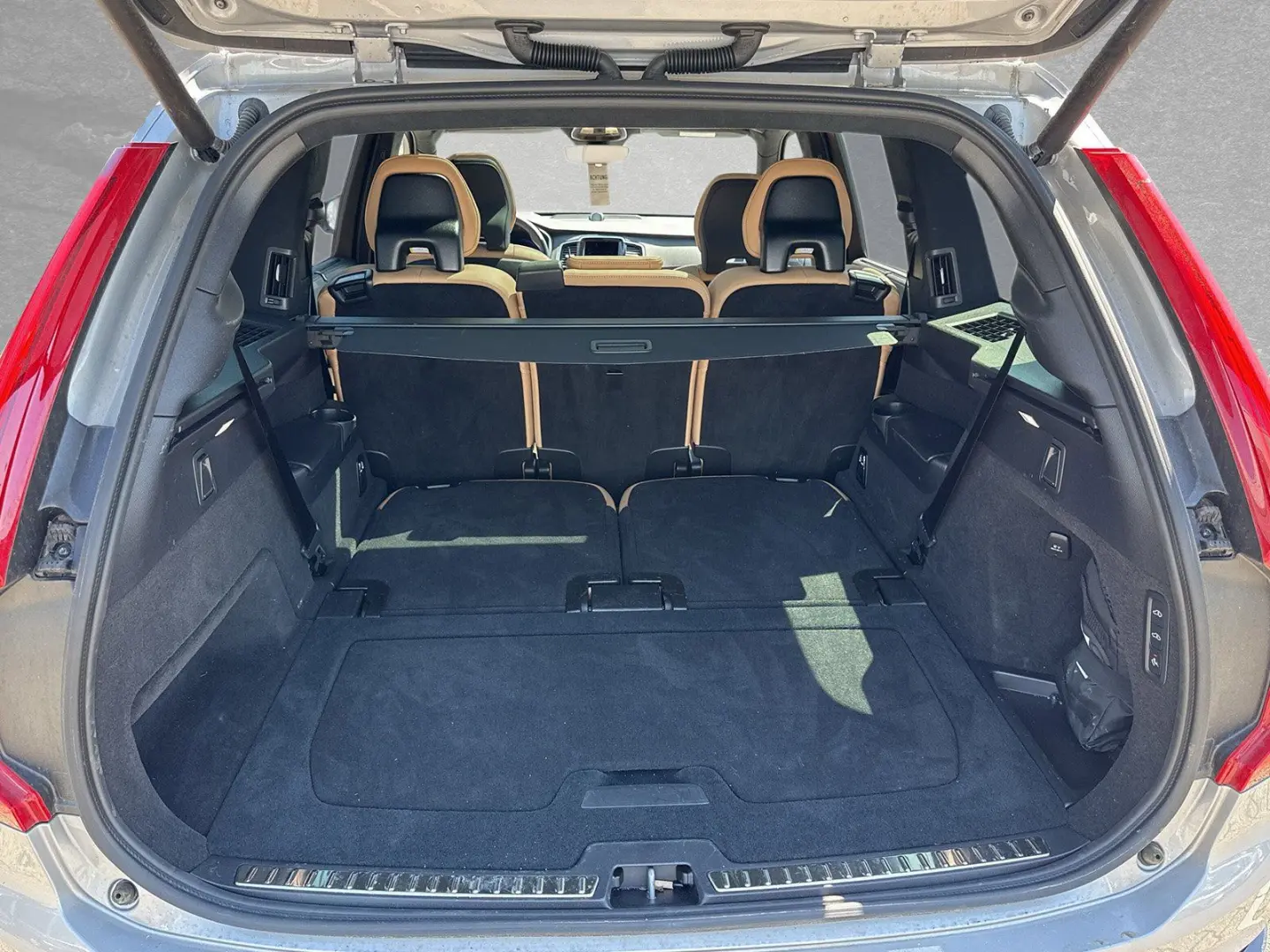 XC90 T8 PHEV AWD Ultimate Dark 7-Sitzer VOLL B&W