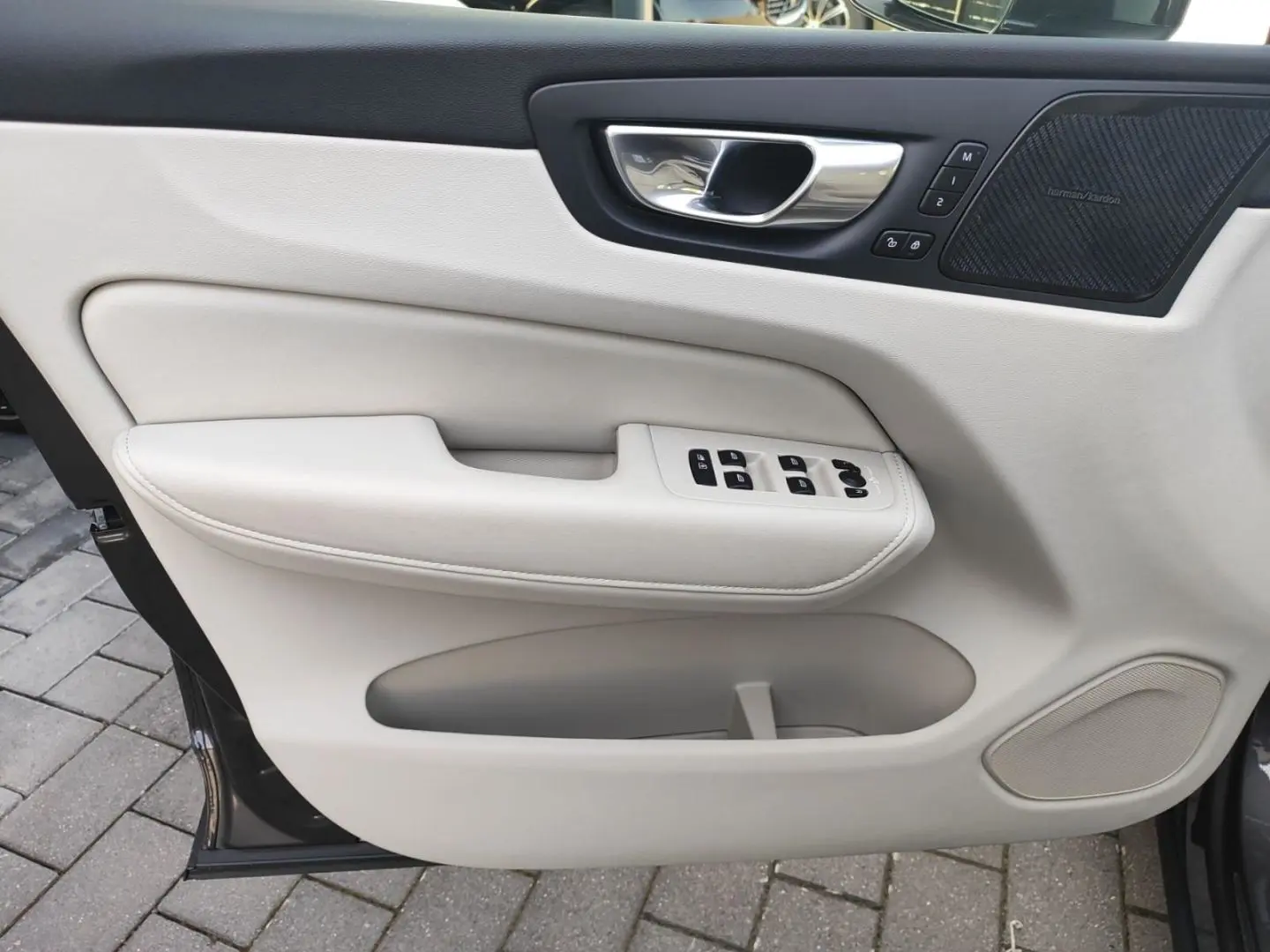 XC60 B4 Diesel EU6d Plus Bright AWD AHK Navi Led