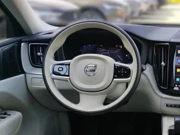 XC60 B4 Diesel EU6d Plus Bright AWD AHK Navi Led