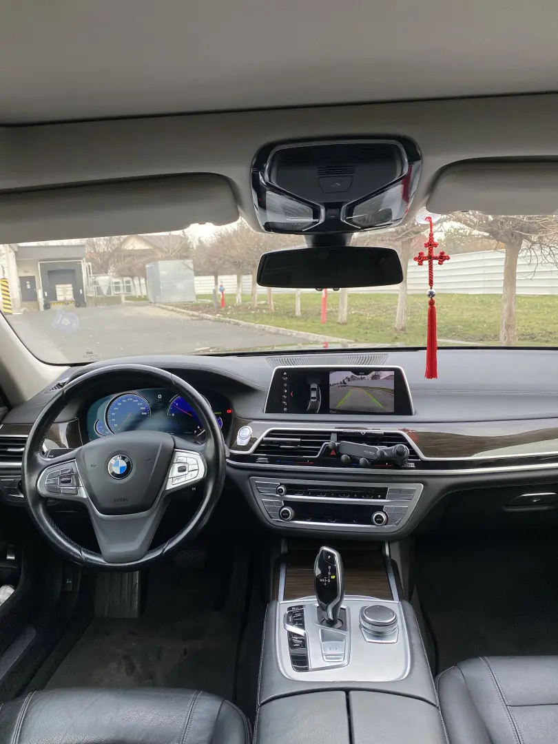 BMW 725
