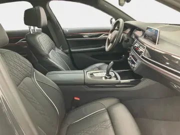 740d xDrive M Sport