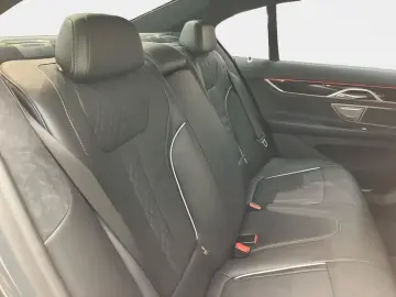 740d xDrive M Sport