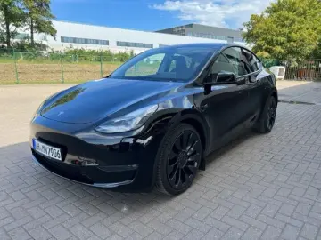 Performance Dual Motor AWD AHK schwarz schwarz