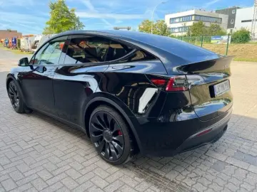 Performance Dual Motor AWD/AHK/schwarz/schwarz