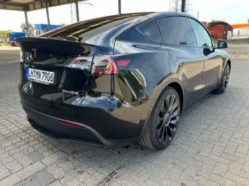 Performance Dual Motor AWD/AHK/schwarz/schwarz