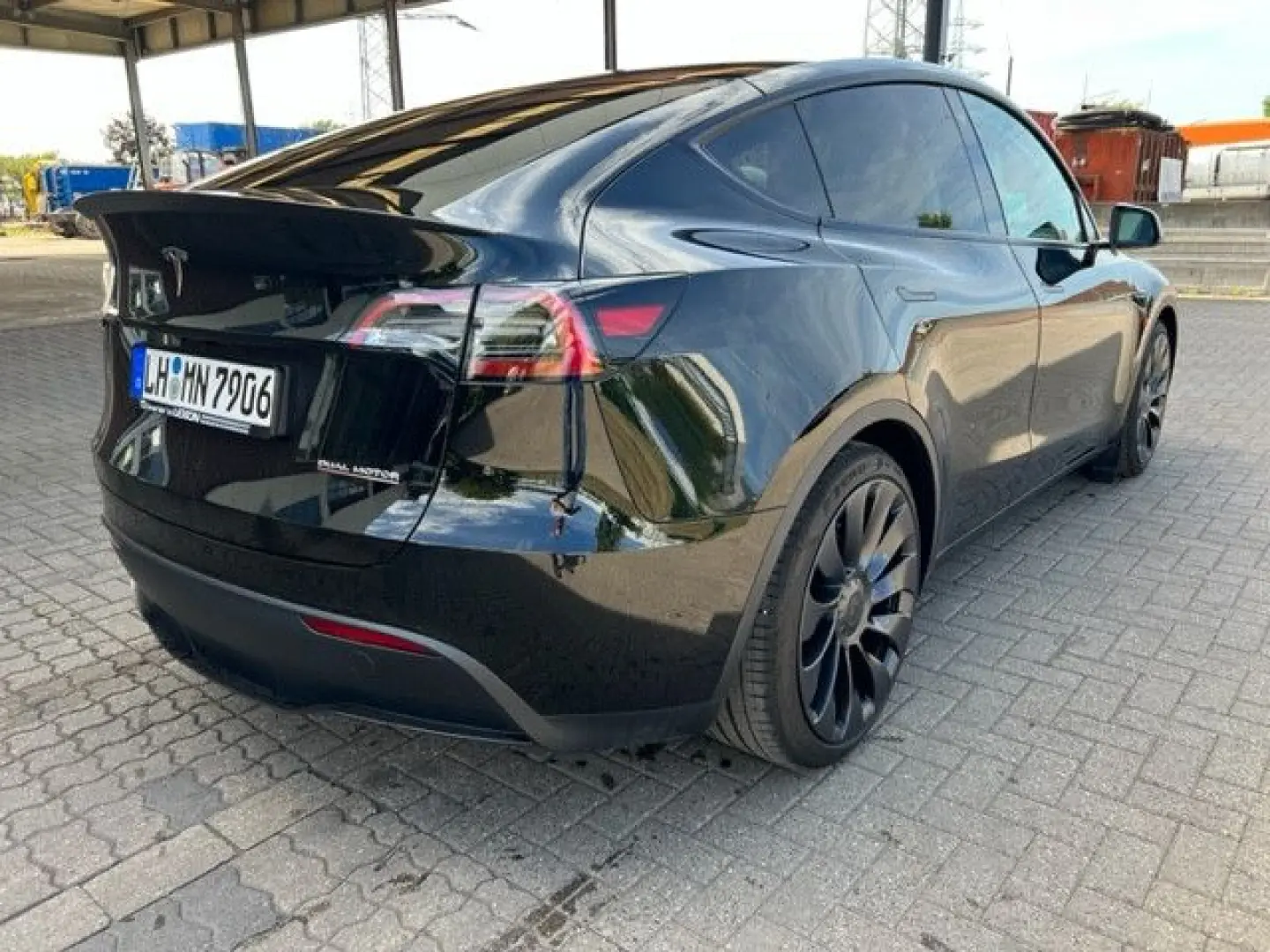 Performance Dual Motor AWD/AHK/schwarz/schwarz