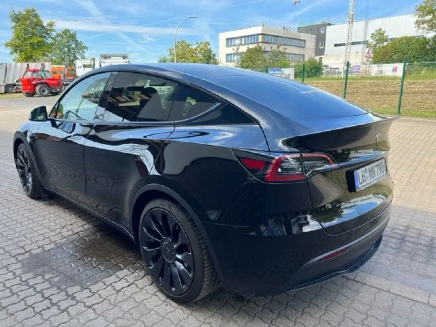 Performance Dual Motor AWD/AHK/schwarz/schwarz