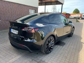 Performance Dual Motor AWD/AHK/schwarz/schwarz