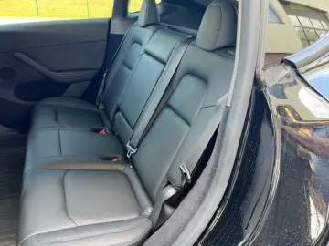 Performance Dual Motor AWD/AHK/schwarz/schwarz