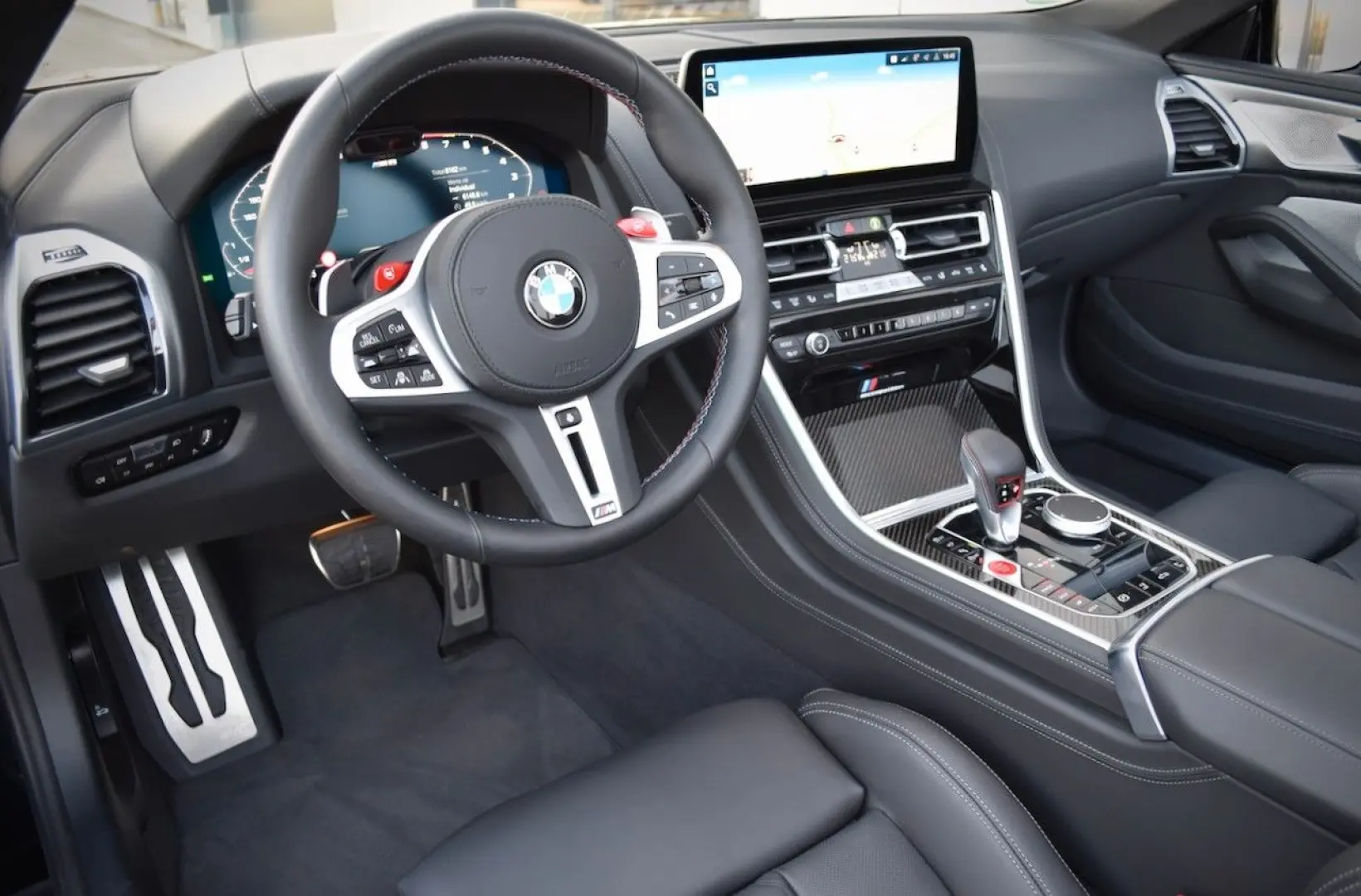 M8 CABRIO COMPETITION AMBIENTE 360KAMERA B&W