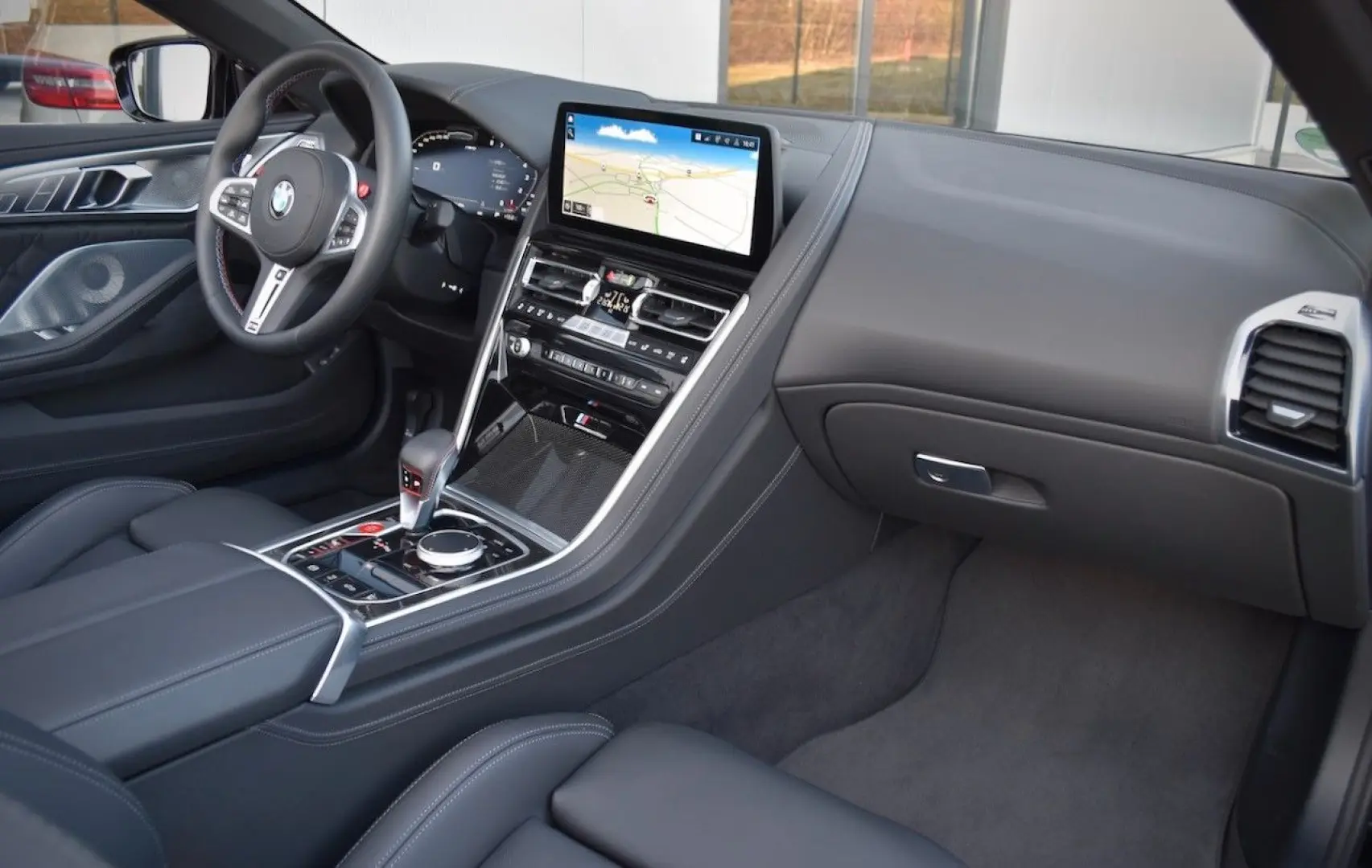 M8 CABRIO COMPETITION AMBIENTE 360KAMERA B&W