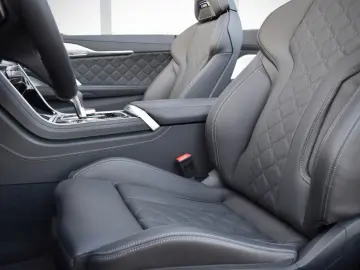 M8 CABRIO COMPETITION AMBIENTE 360KAMERA B&W