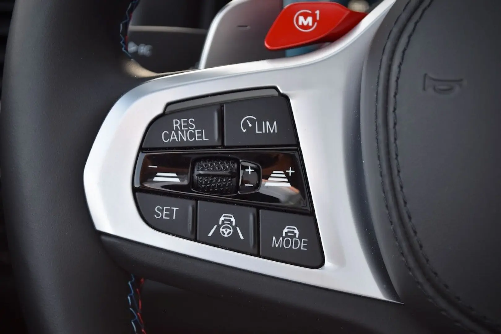 M8 CABRIO COMPETITION AMBIENTE 360KAMERA B&W