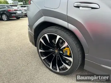 Urus 23'' Anima/B&O/Q-Citura on Alcantara/LED/AH