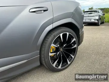 Urus 23'' Anima/B&O/Q-Citura on Alcantara/LED/AH