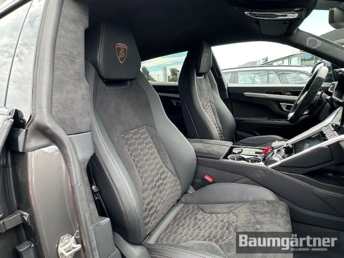 Urus 23'' Anima/B&O/Q-Citura on Alcantara/LED/AH