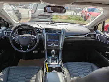 Mondeo 187PS Hybrid VIGNALE Pannoradach ACC