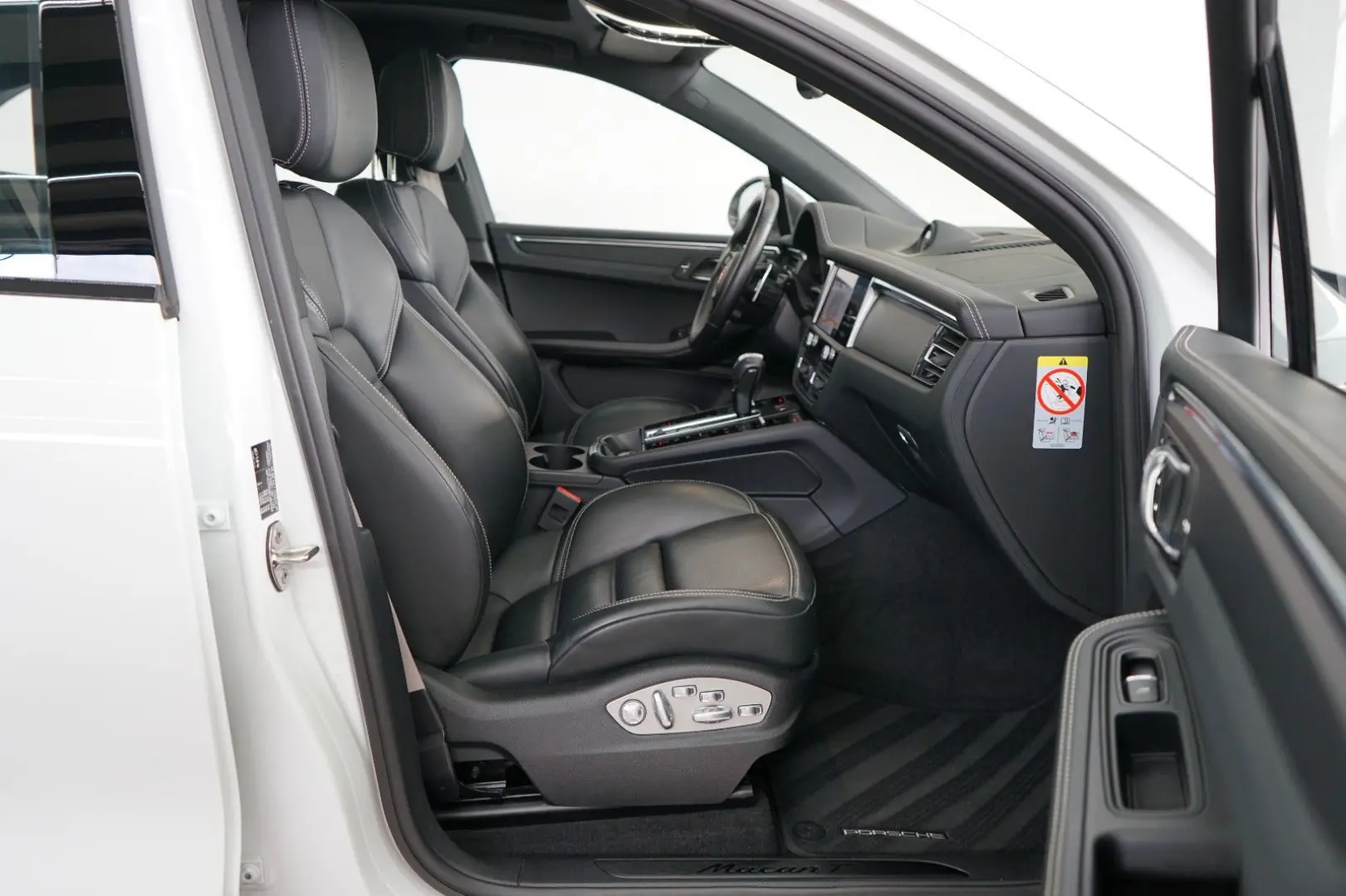 Macan T MY23/LUFT/PANO/AHK/ACC/18W/360°KEYL/21z