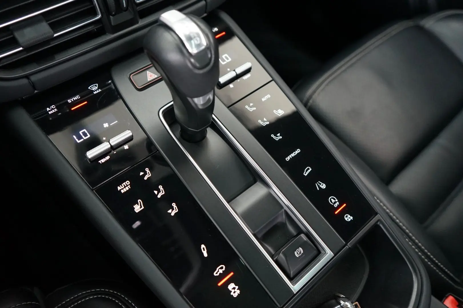 Macan T MY23/LUFT/PANO/AHK/ACC/18W/360°KEYL/21z